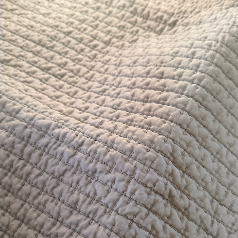 Boll & branch Luxurious Pewter Quilted pillowcase standard